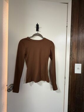 Women's Long-Sleeve Brown Crewneck Top